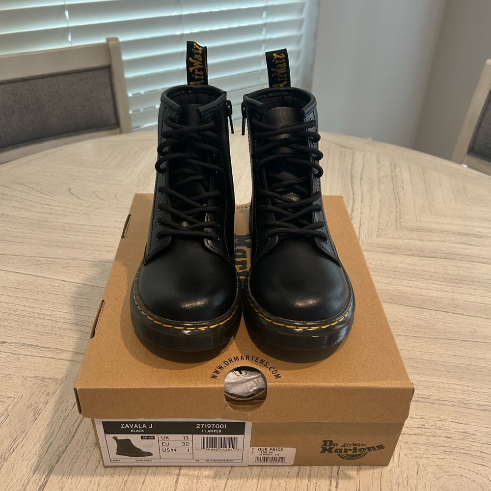 Kids Unisex Zavala J Dr. Martens AirWair Boots Black Size 1 New In Box